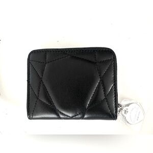 Return to Tiffany®
Padded Small Wallet in Black Leather